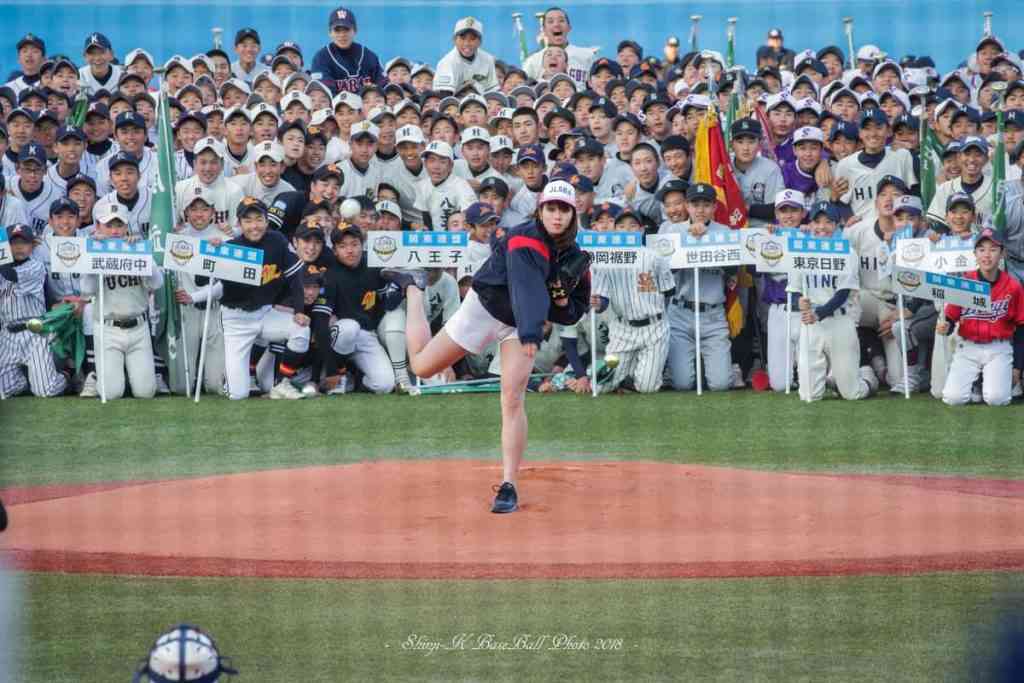 稲村亜美を触った中学生のアカウントを特定 始球式で4000人が襲いかかり 痴漢 暴行行為 の疑いも Endia