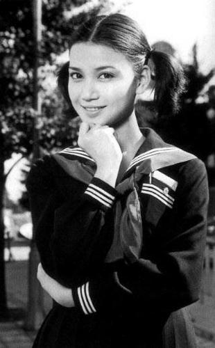 デヴィ夫人の若い頃や壮絶な生い立ちとは?すっぴん画像や山口達也に対する炎上発言も!