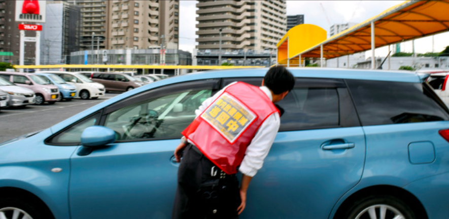 炎天下の駐車場で車内に置き去りは虐待 パチンコ屋で子供放置し注意された両親が逆ギレし批判殺到 2ちゃんねるでは殺人未遂との声も まとめ Endia