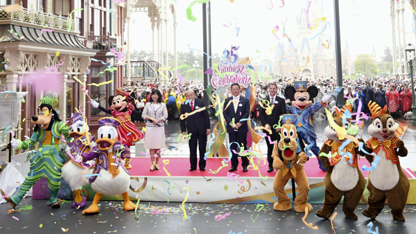 Tdl ディズニー でパワハラ訴訟騒動 着ぐるみの中の元キャストが裁判を起こし話題に ネット上の反応まとめ Endia